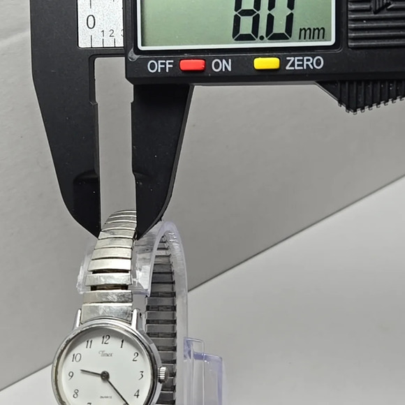 Womens Vintage Timex 22mm Watch Silver Tone Round Stretch Band New Battery - Picture 5 of 12